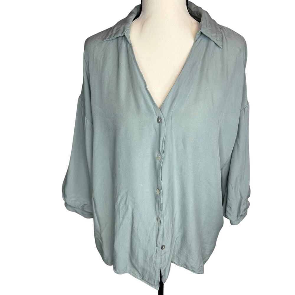 Pink Lily Sage Green Flowy Blouse Size L Button Front Boho Top - Picture 2 of 7